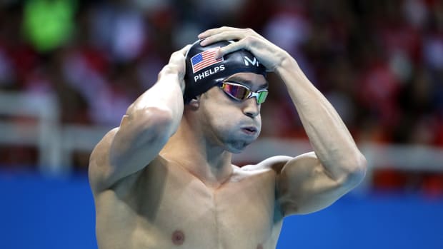 michael-phelps-rips-cap.jpg